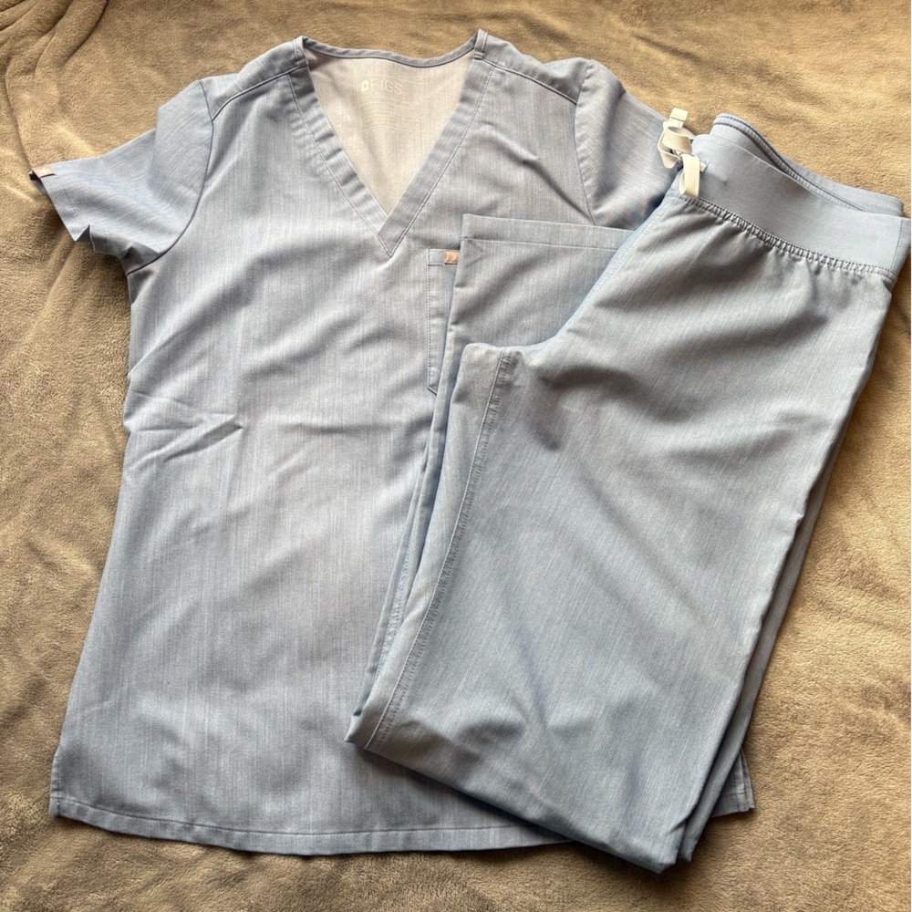 Figs Women’s Heather Indigo Scrubs Set